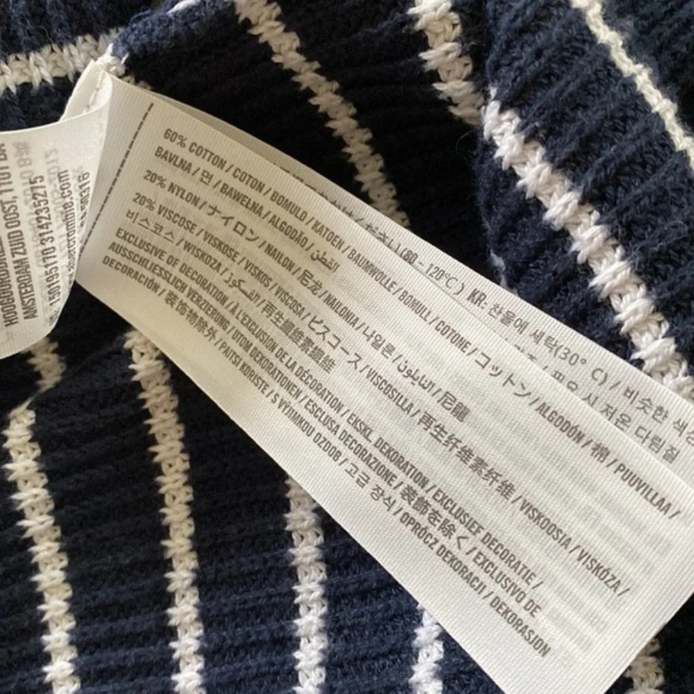 Abercrombie & Fitch Navy Blue White‎ Striped V Neck Sweater Small